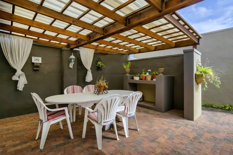 3 Bedroom Property for Sale in Waves Edge Western Cape